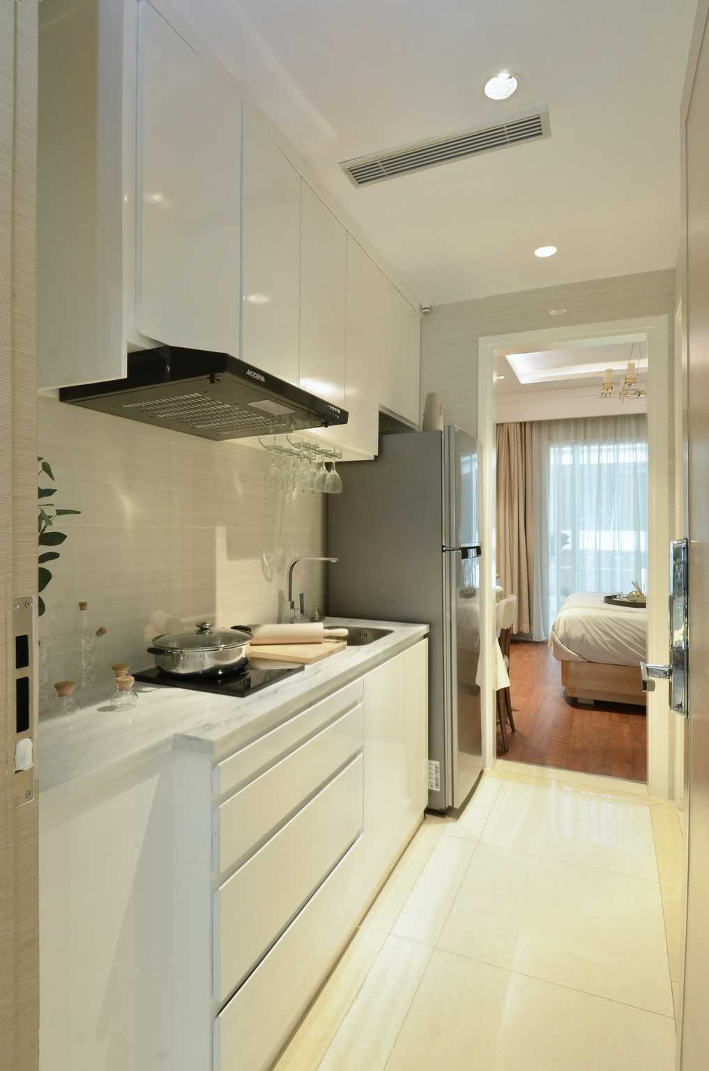 Scandinavian Kitchen with Countertop and Kitchen Backsplash