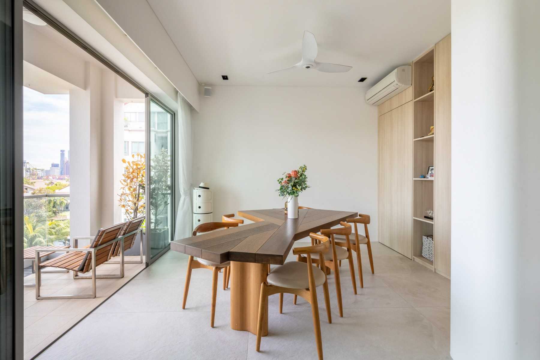 Modern Dining Room with Ceiling Fan and Dining Table