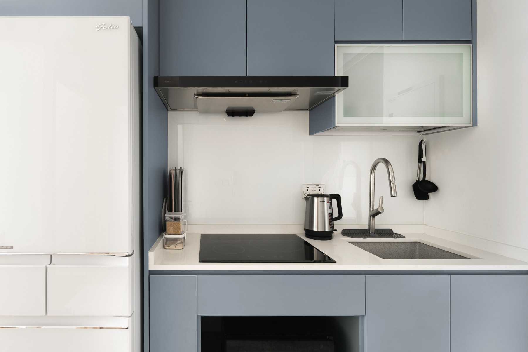 Modern Kitchen with Countertop and Kitchen Backsplash