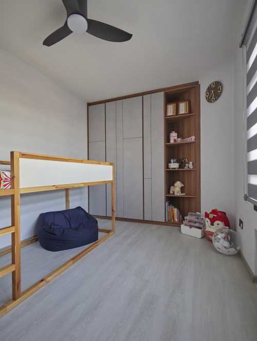 Contemporary Bedroom at 73A Redhill