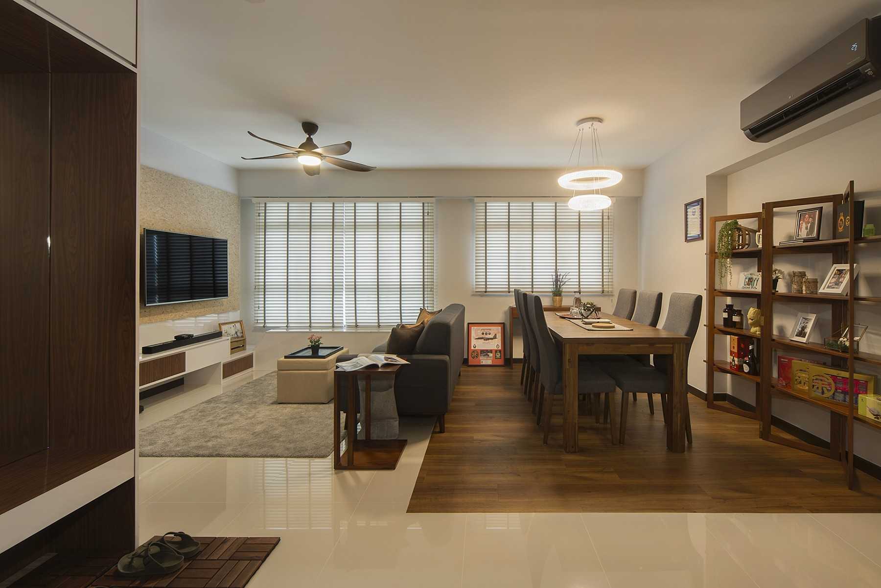 Contemporary Dining Room with Dining Table and Dining Chairs