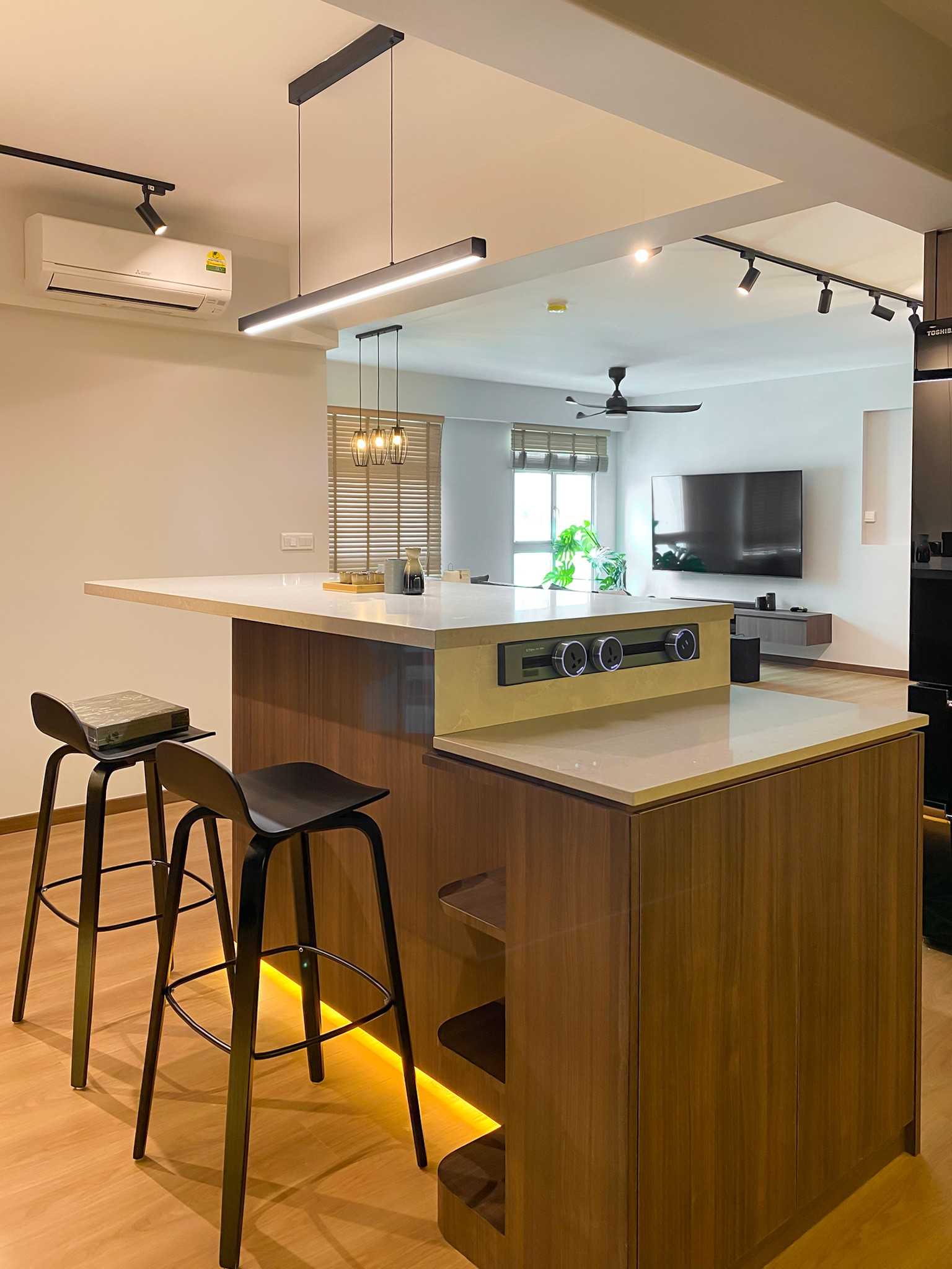 Scandinavian Dining Room with Bar Counter and Dining Table