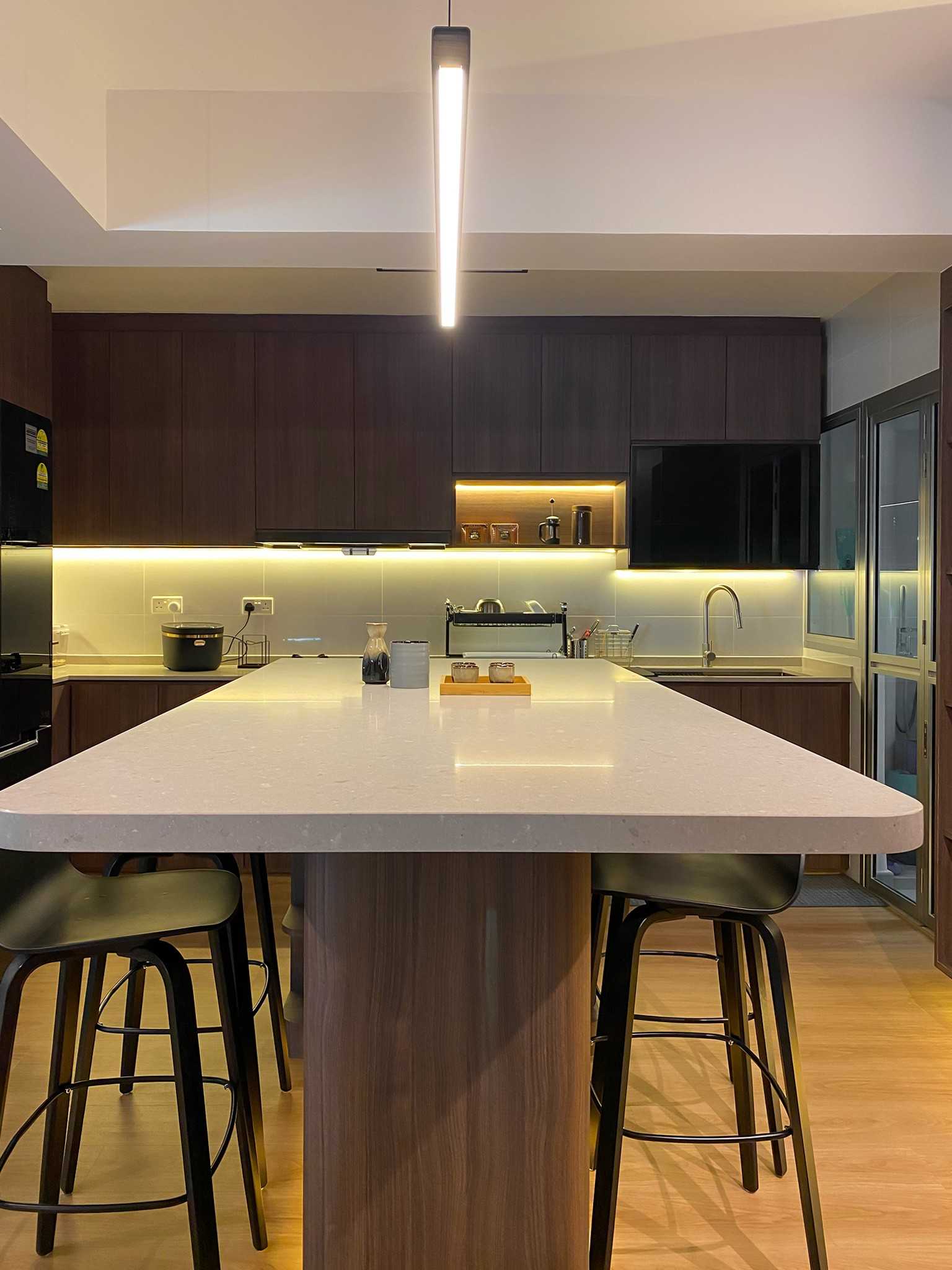 Scandinavian Dining Room with Kitchen Backsplash and Dining Table