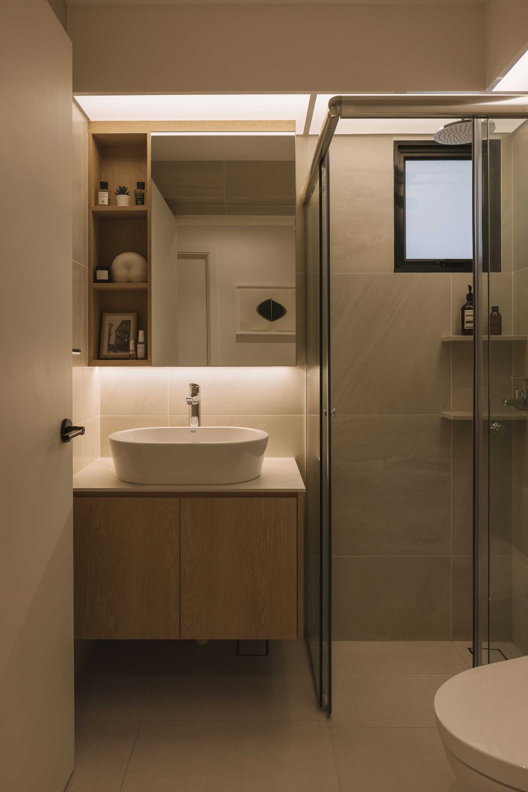Modern Bathroom with Mirror and Shower Screen