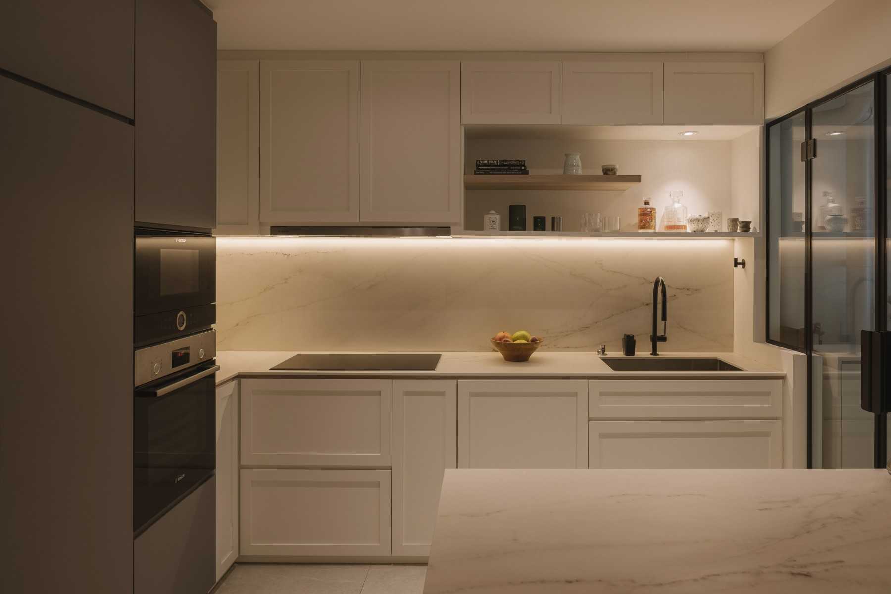 Modern Kitchen with Kitchen Island and Open Kitchen
