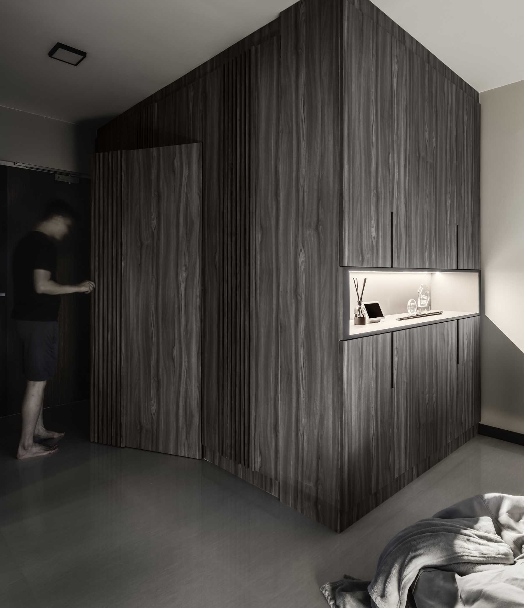 Contemporary Foyer with Homogeneous Tiles and Storage Cabinets