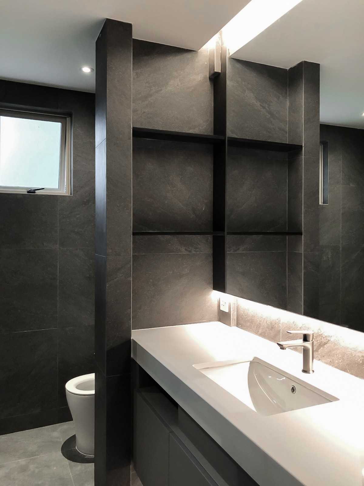 Modern Bathroom with Mirror and Bathroom Storage