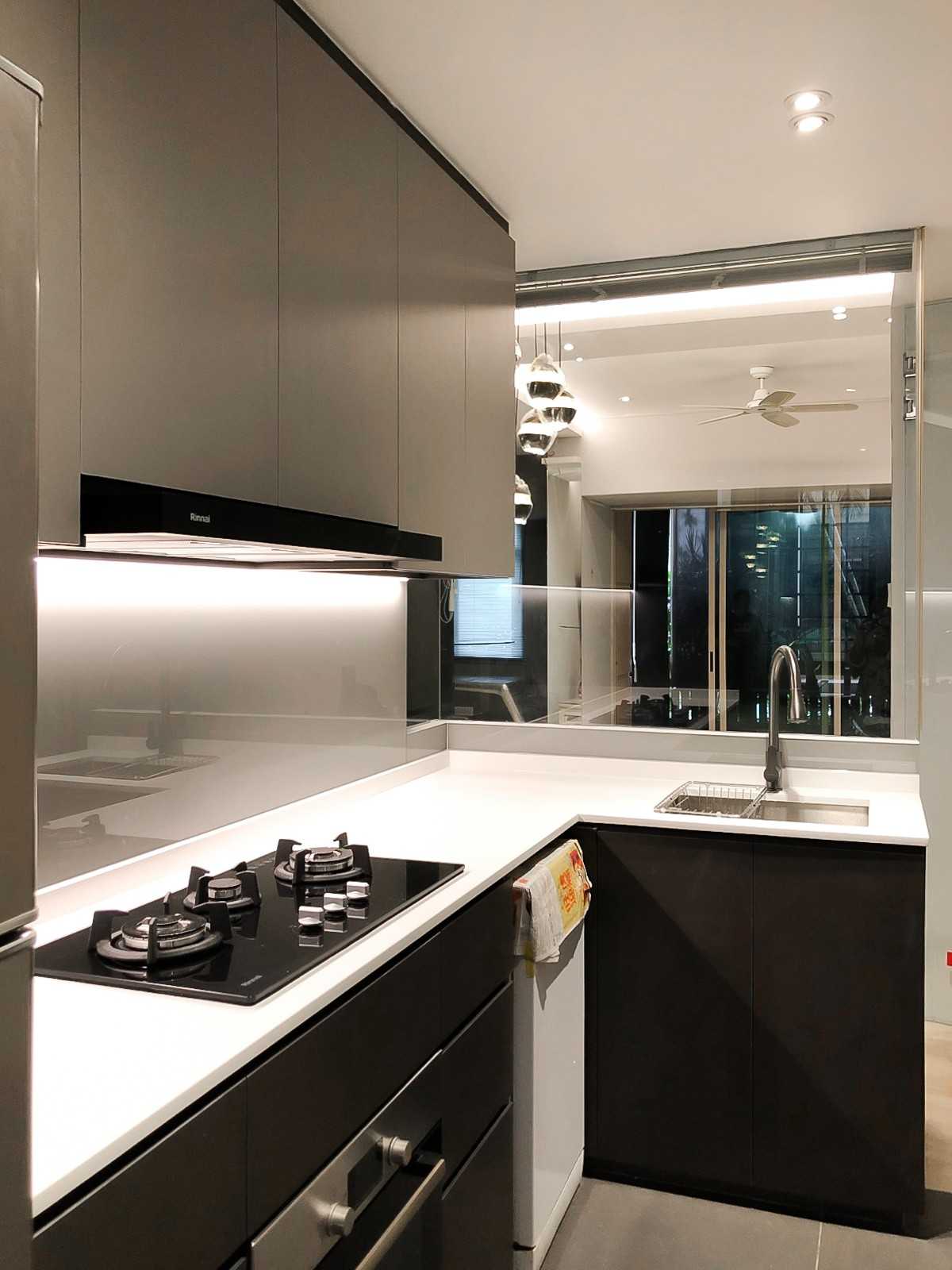 Modern Kitchen with Kitchen Window and Kitchen Accessories