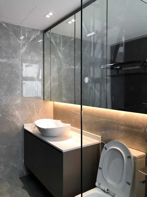 Modern Bathroom at RiverParc Residence