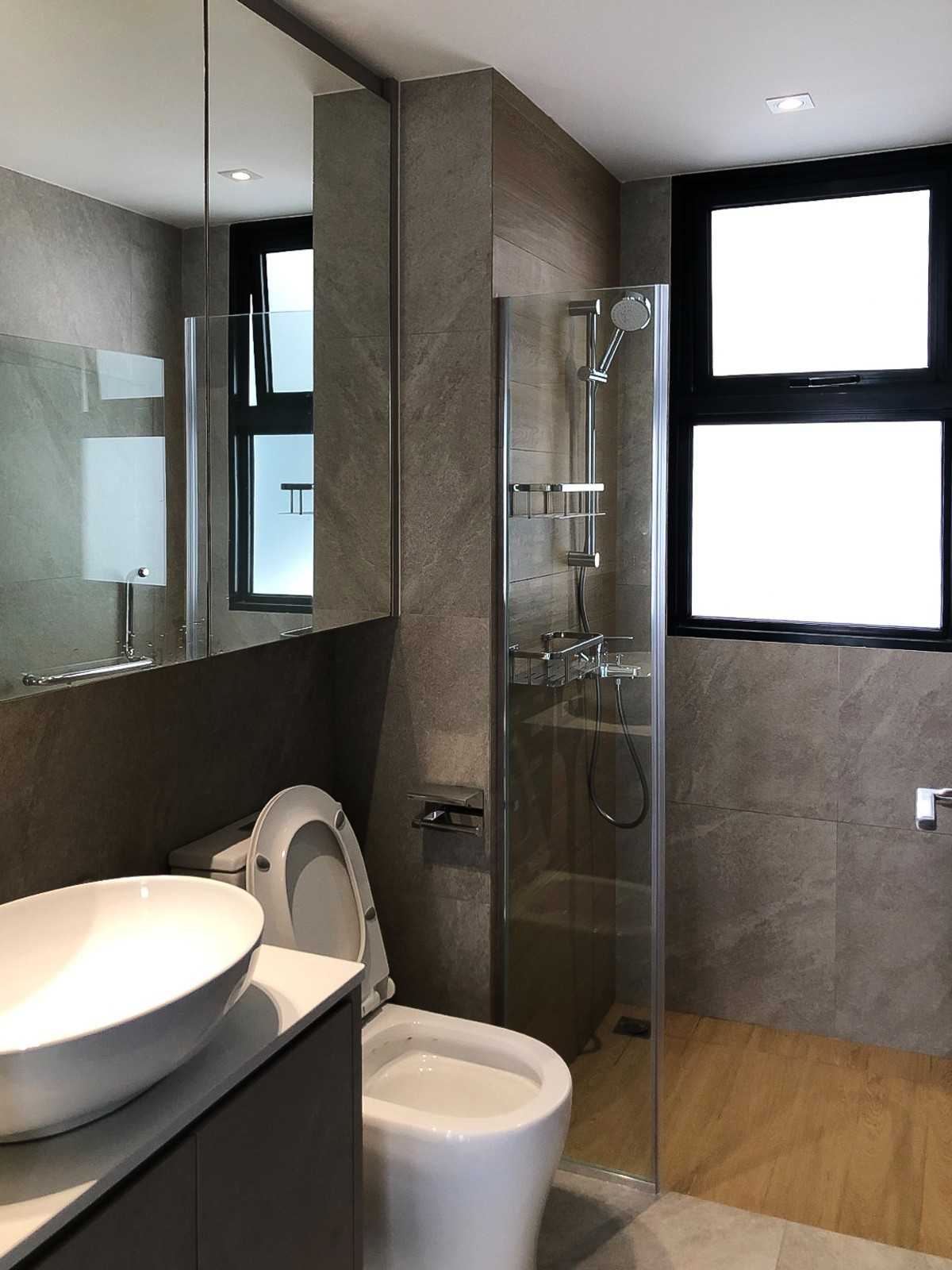 Modern Bathroom with Mirror and Shower Screen