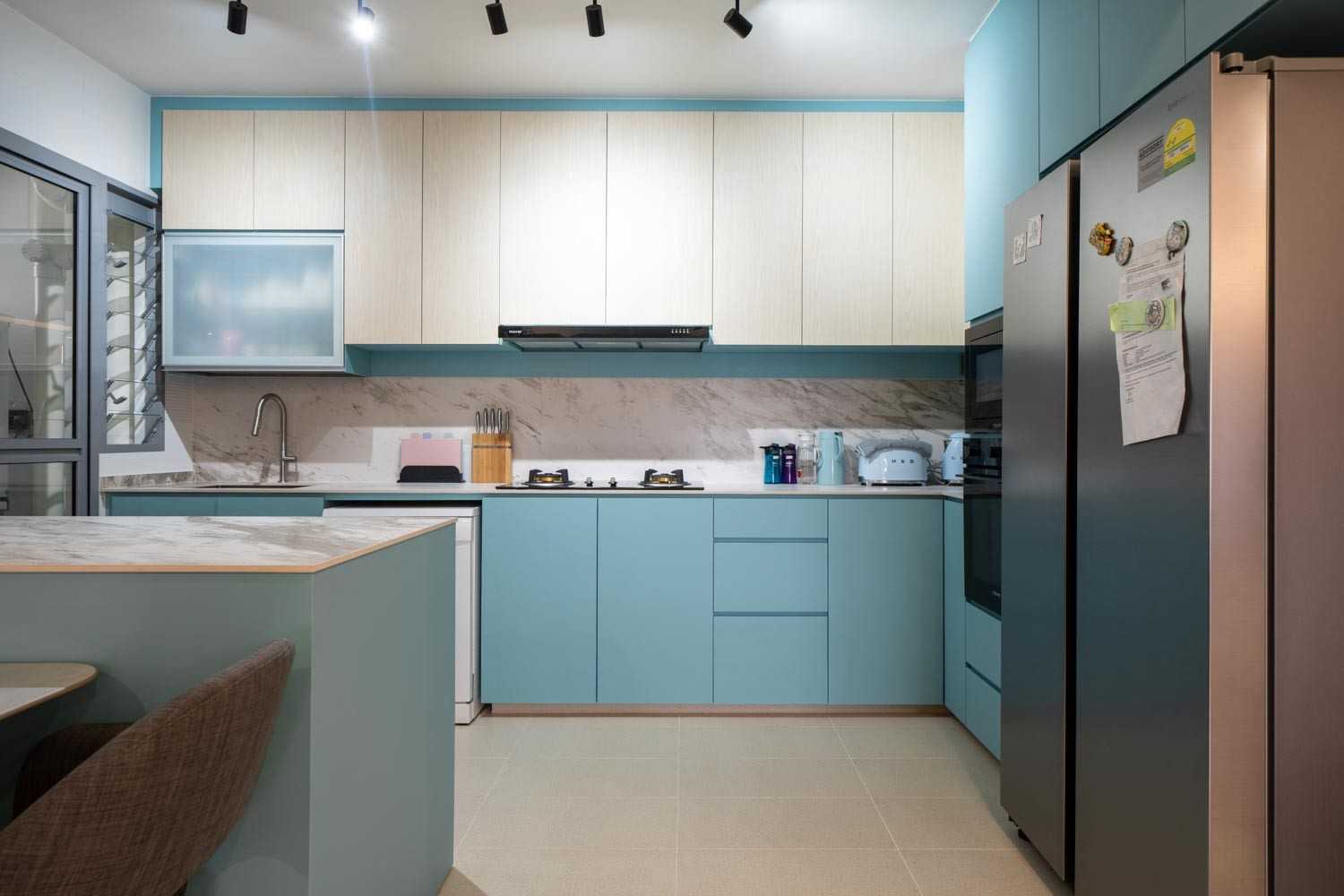 Modern Kitchen with Open Kitchen and Kitchen Backsplash