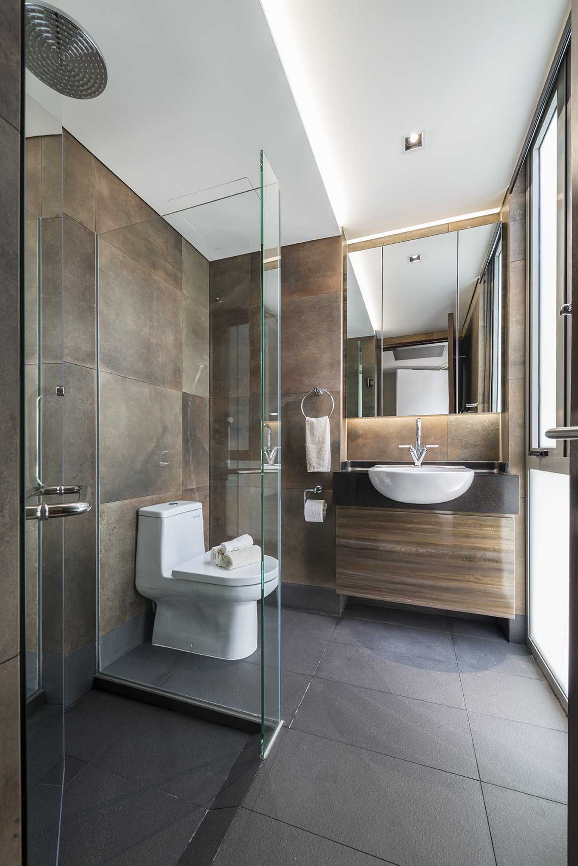Contemporary Bathroom with Mirror and Showers