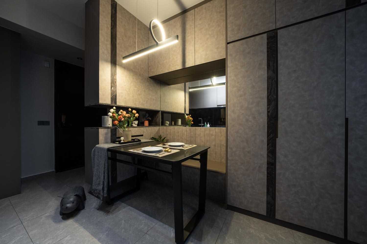 Modern Dining Room with Drop Ceiling and Downlights
