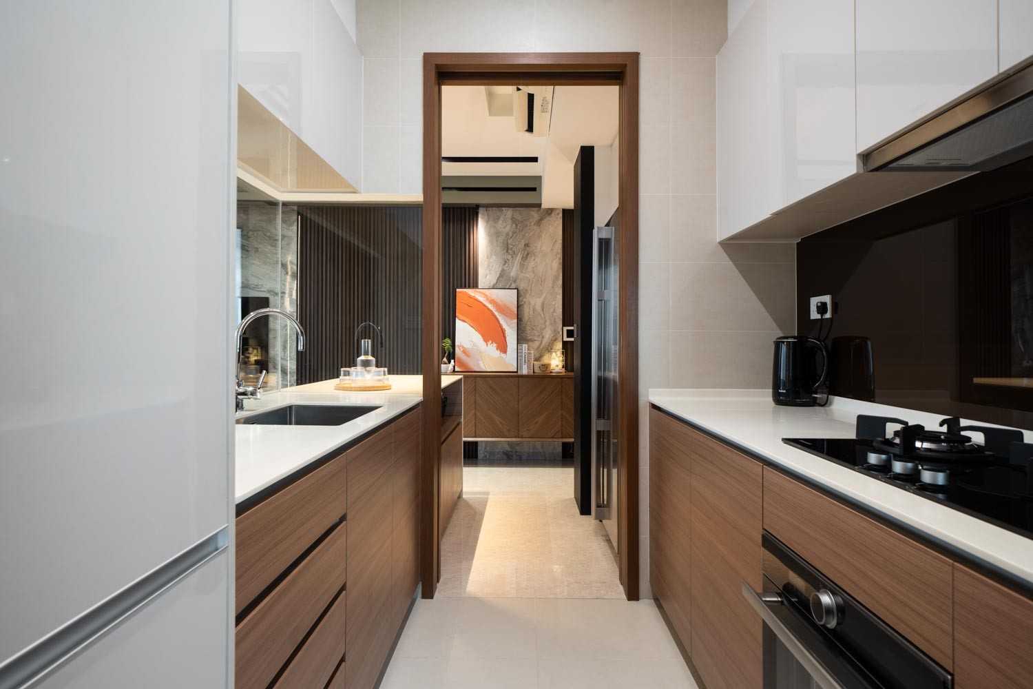 Contemporary Kitchen with Homogeneous Tiles and Kitchen Island