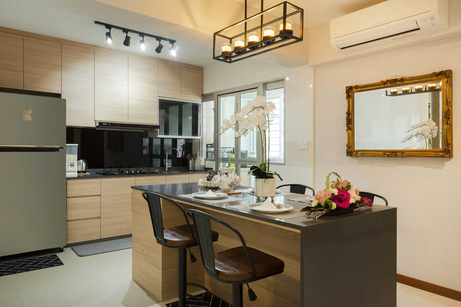 Contemporary Kitchen with Countertop and Homogeneous Tiles