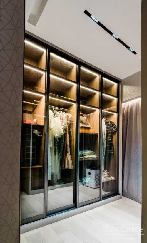 Modern Walk-in Wardrobe at Condo @ Amber Road