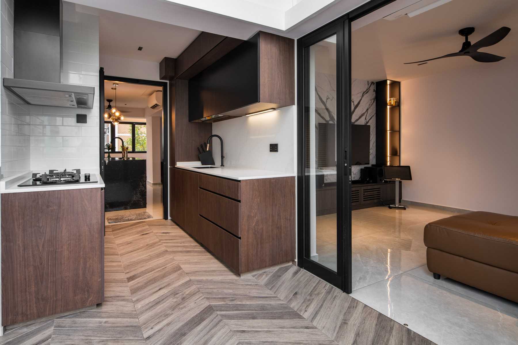 Contemporary Kitchen with Countertop and Homogeneous Tiles