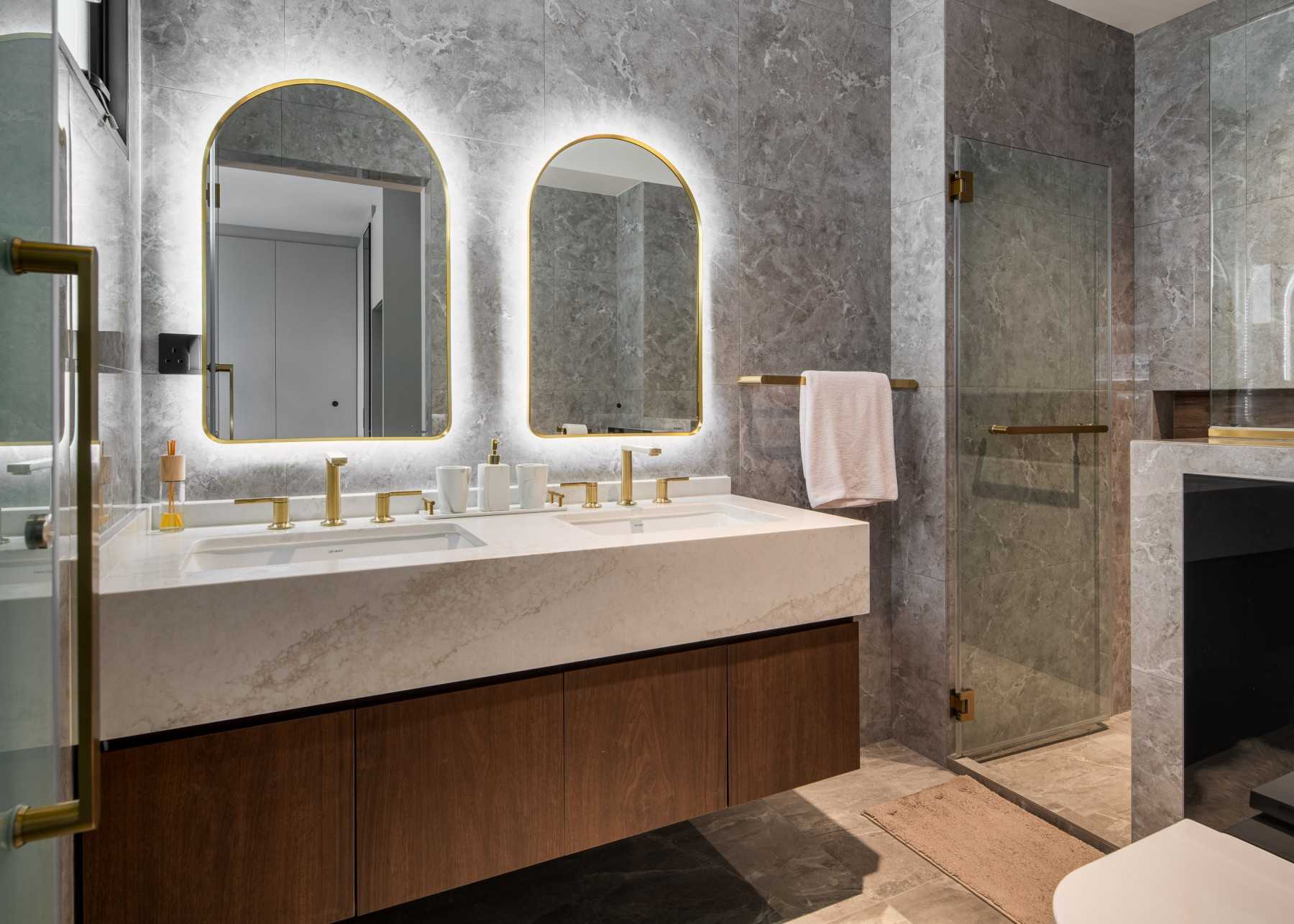 Contemporary Bathroom with Countertop and Bathroom Sinks
