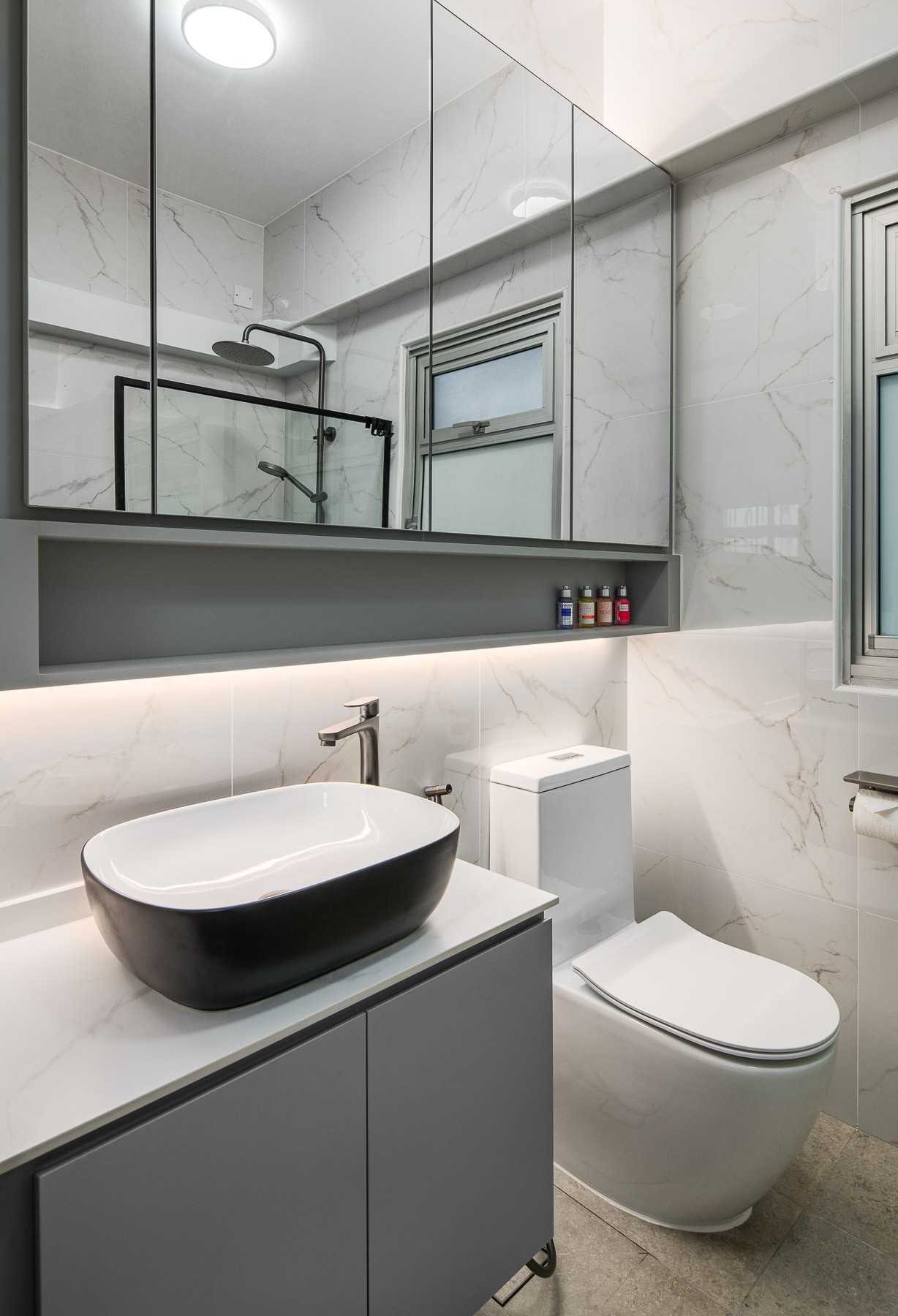 Scandinavian Bathroom with Countertop and Homogeneous Tiles