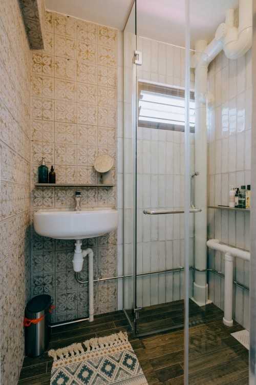 Vintage Bathroom at 3-Room Resale @ Telok Banglah