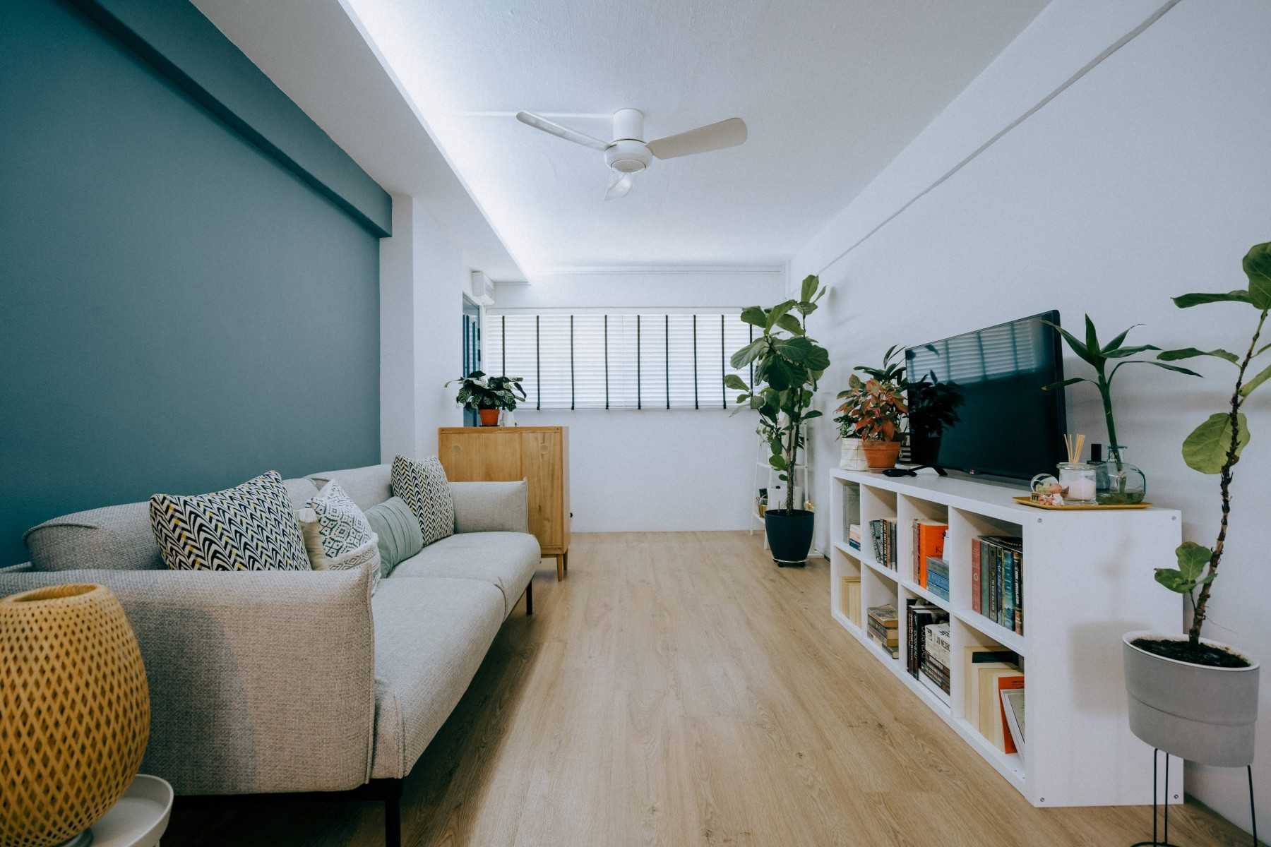 Vintage Living Room with Vinyl Flooring and TV Console