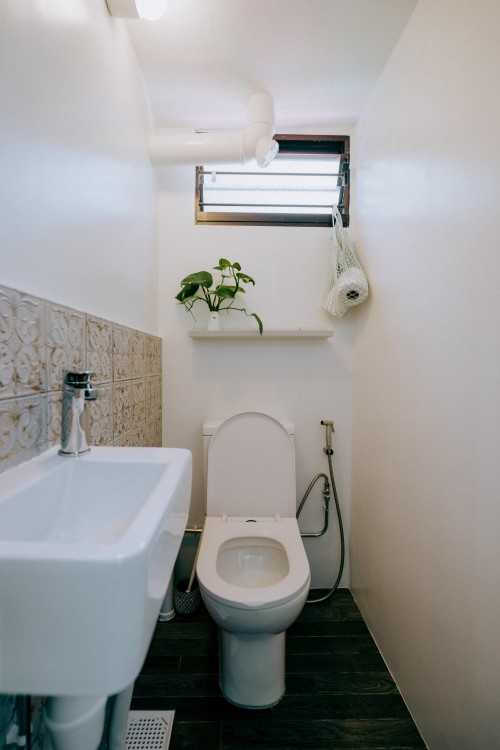 Vintage Bathroom at 3-Room Resale @ Telok Banglah