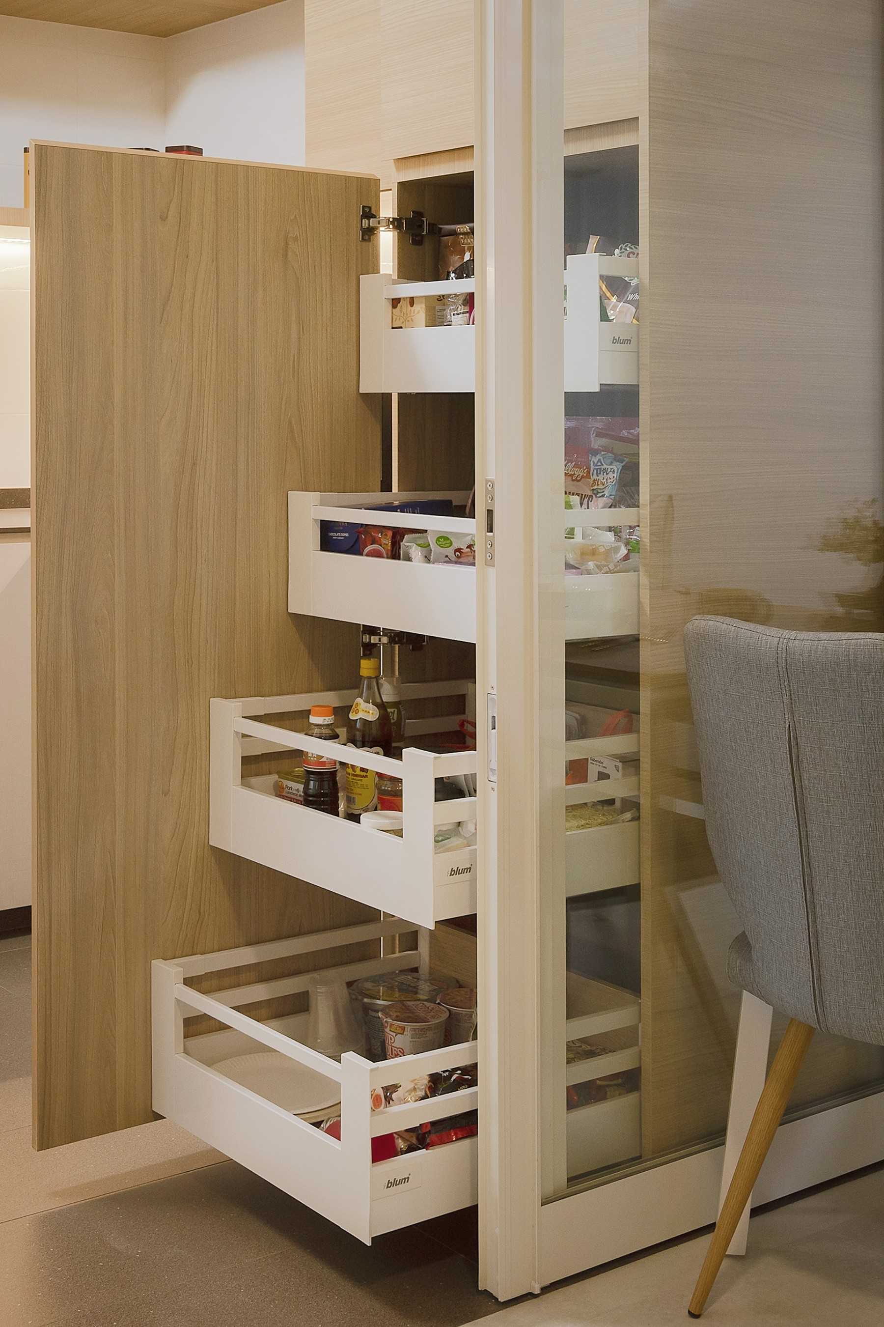 Contemporary Kitchen with Countertop and Homogeneous Tiles