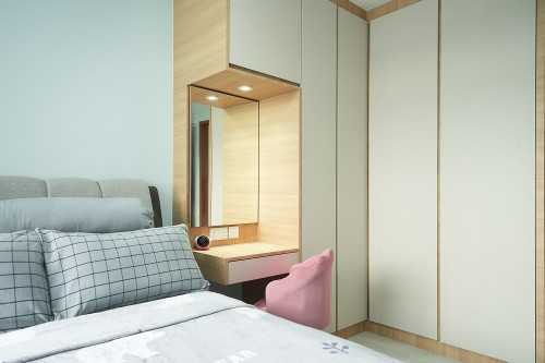 Contemporary Bedroom at Bedok South Road