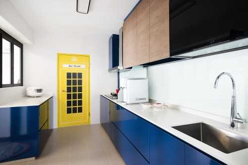 Contemporary Kitchen at Bukit Batok St 21