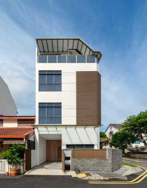 Contemporary Courtyard at 6 Florence Close