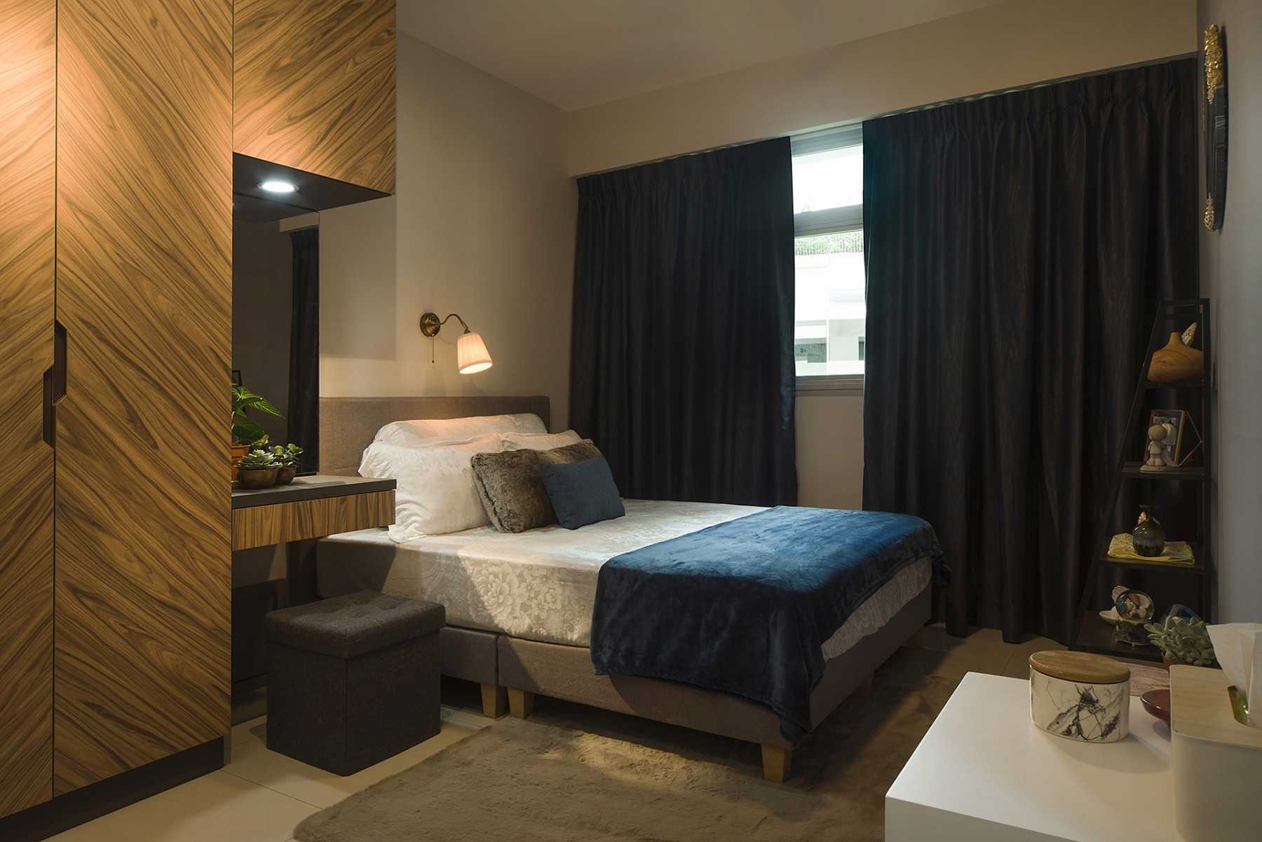 Contemporary Bedroom with Wardrobe and Queen Bed