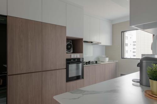 Minimalist Kitchen at 237 Pasir Ris St 21