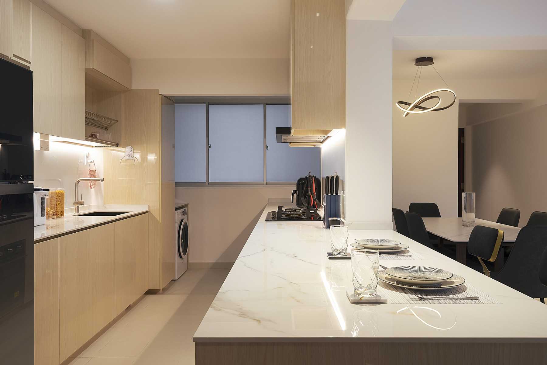 Contemporary Kitchen with Countertop and Kitchen Island