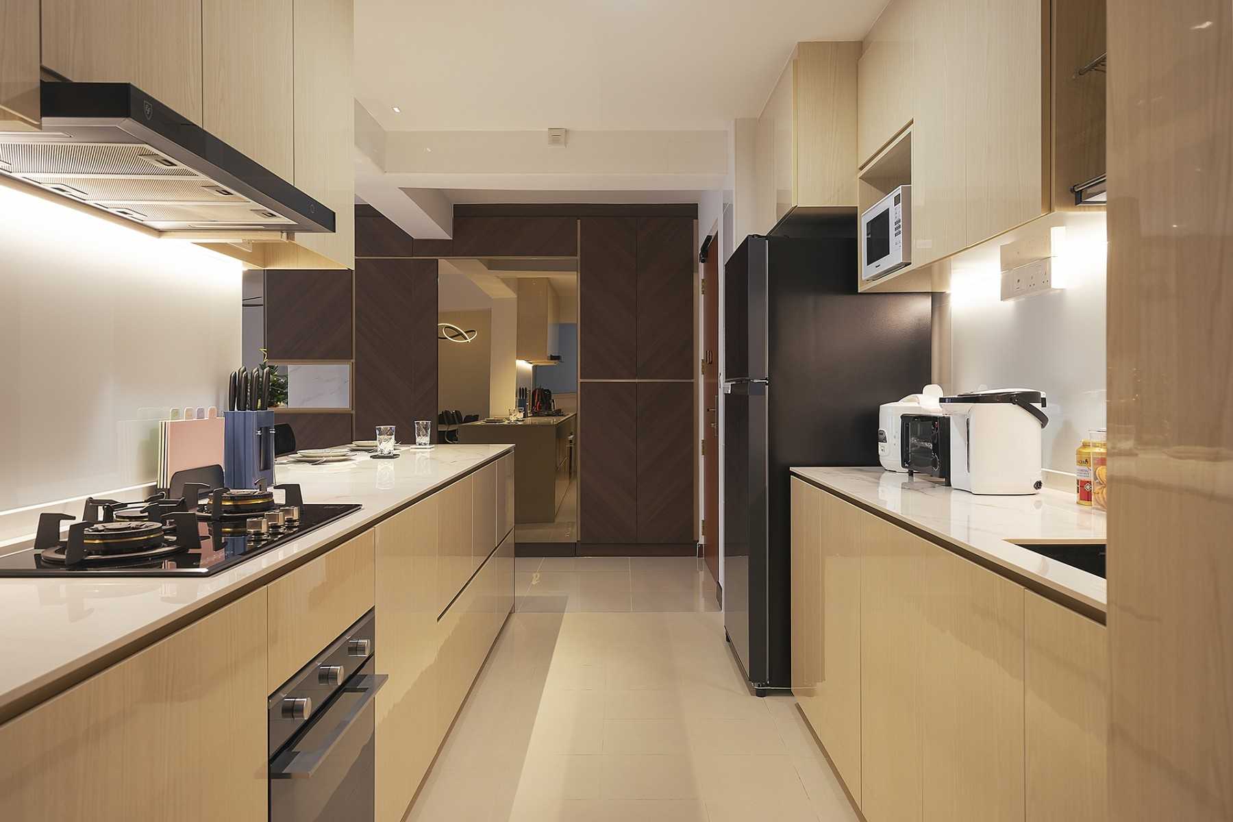 Contemporary Kitchen with Countertop and Kitchen Island