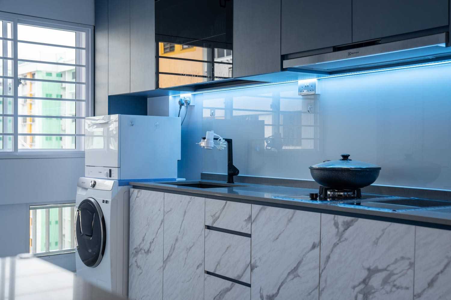 Contemporary Kitchen with Herringbone Tiling and Kitchen Island