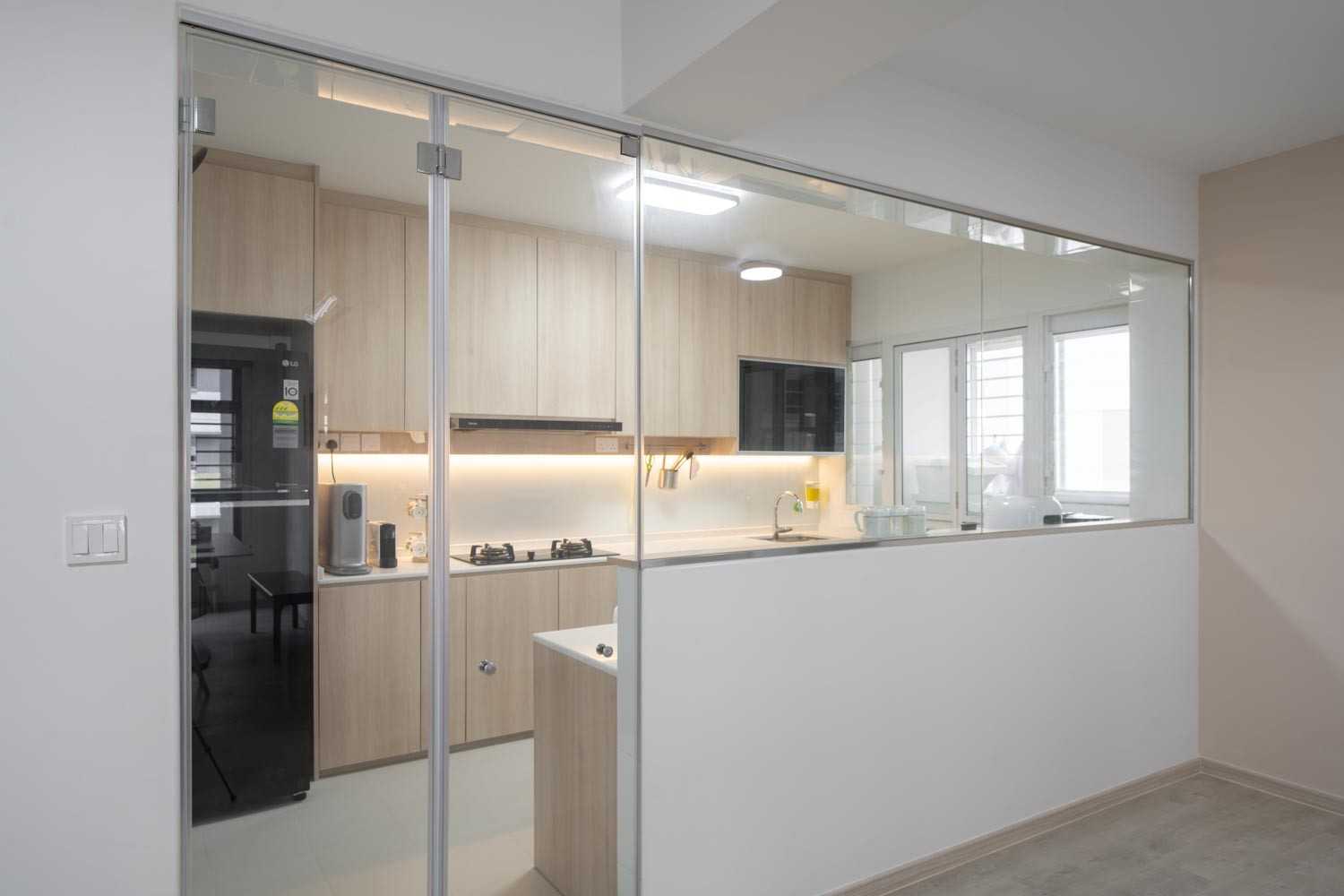 Scandinavian Kitchen with Vinyl Flooring and Homogeneous Tiles