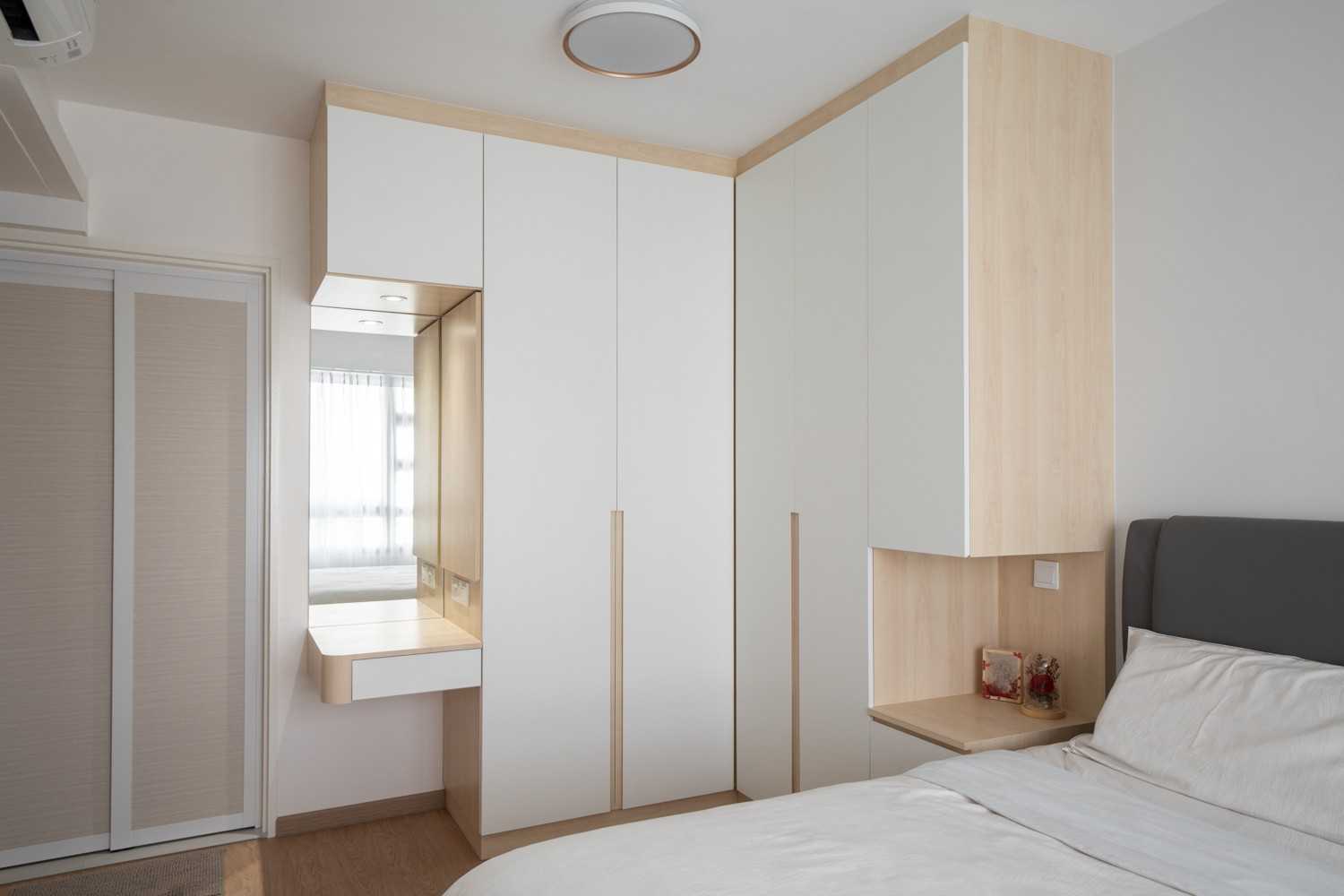 Minimalist Bedroom with Vinyl Flooring and Wardrobe