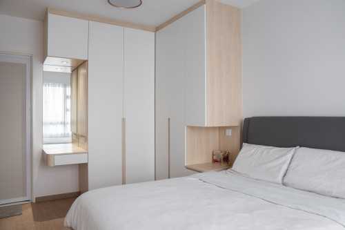 Minimalist Bedroom at 613 punggol drive
