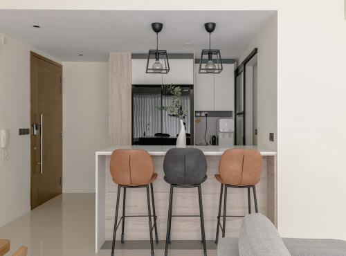 Contemporary Home Bar at The Topiary
