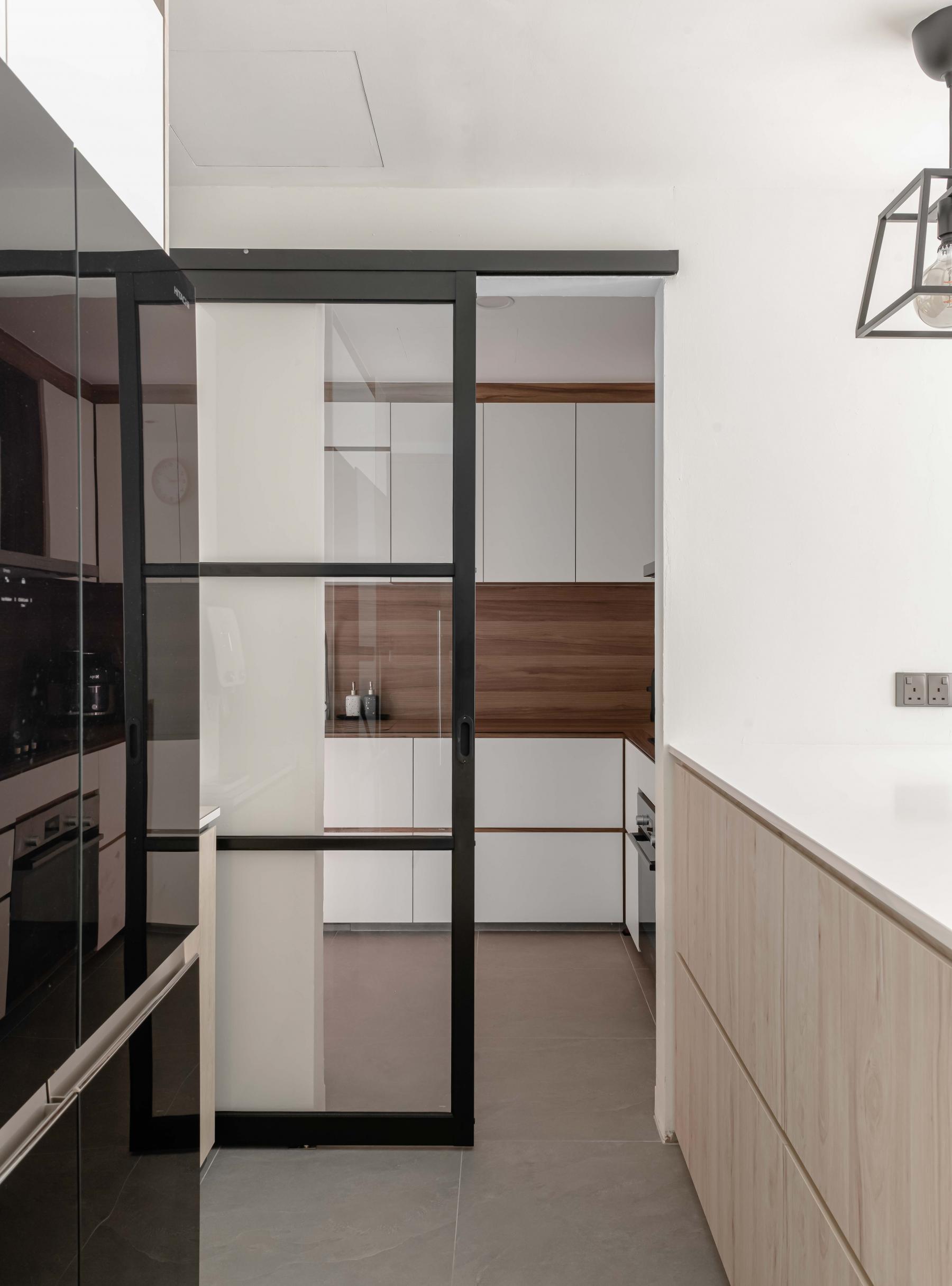 Contemporary Kitchen with Countertop and Homogeneous Tiles