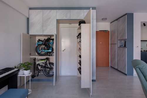 Contemporary Living Room at 646A Tampines St 62