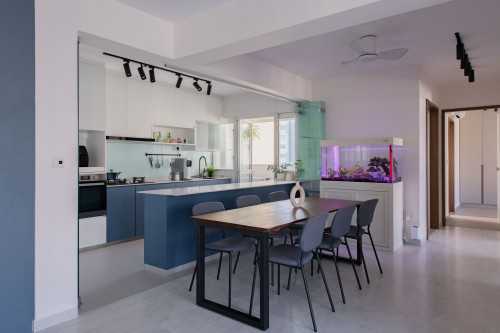 Contemporary Dining Room at 646A Tampines St 62