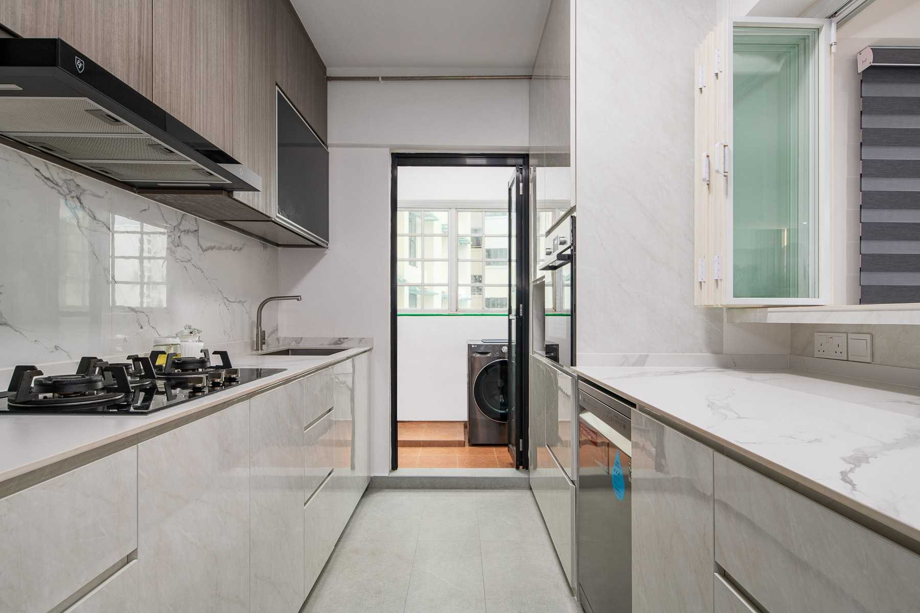 Contemporary Kitchen with Countertop and Homogeneous Tiles