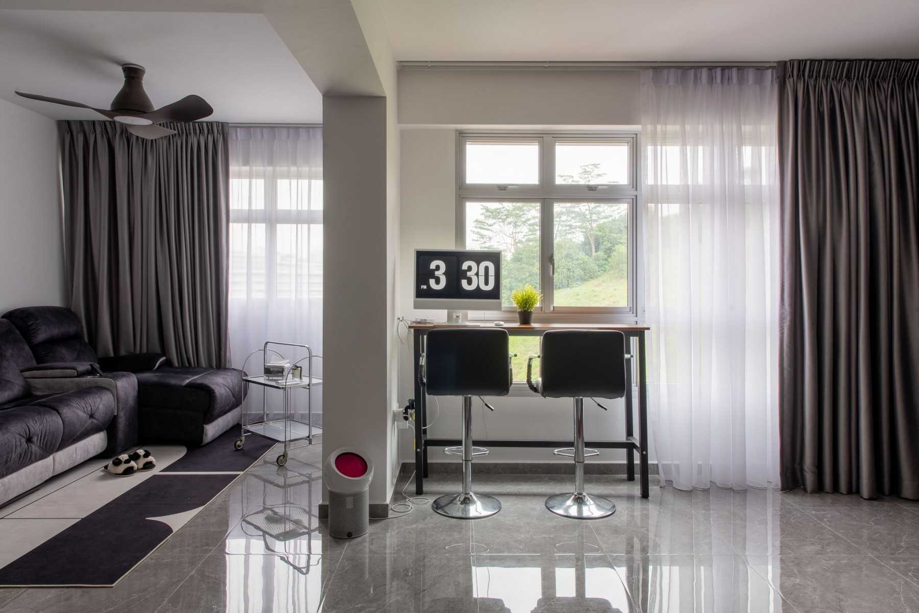 Modern Living Room with Carpet and Curtain