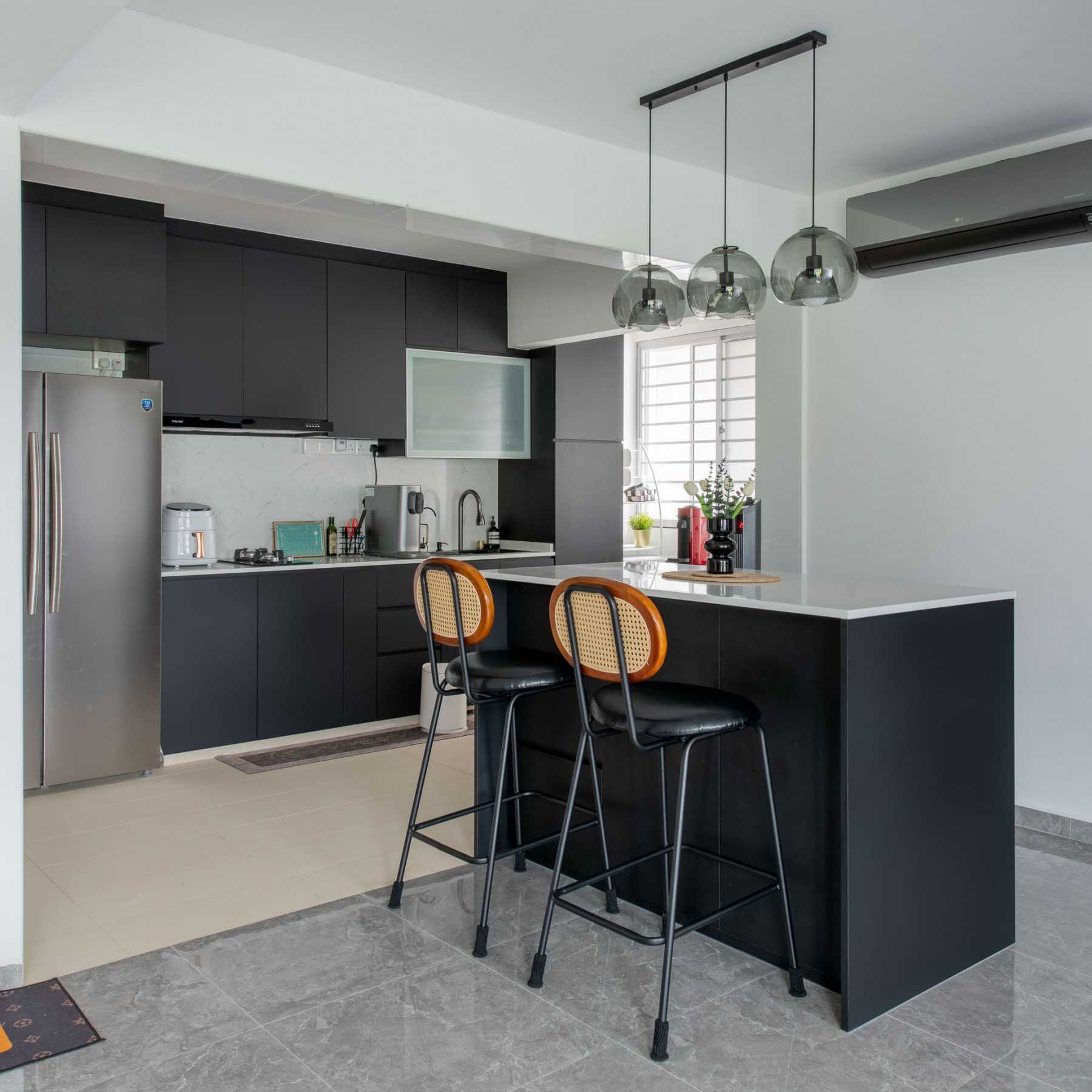 Modern Kitchen with Homogeneous Tiles and Kitchen Island