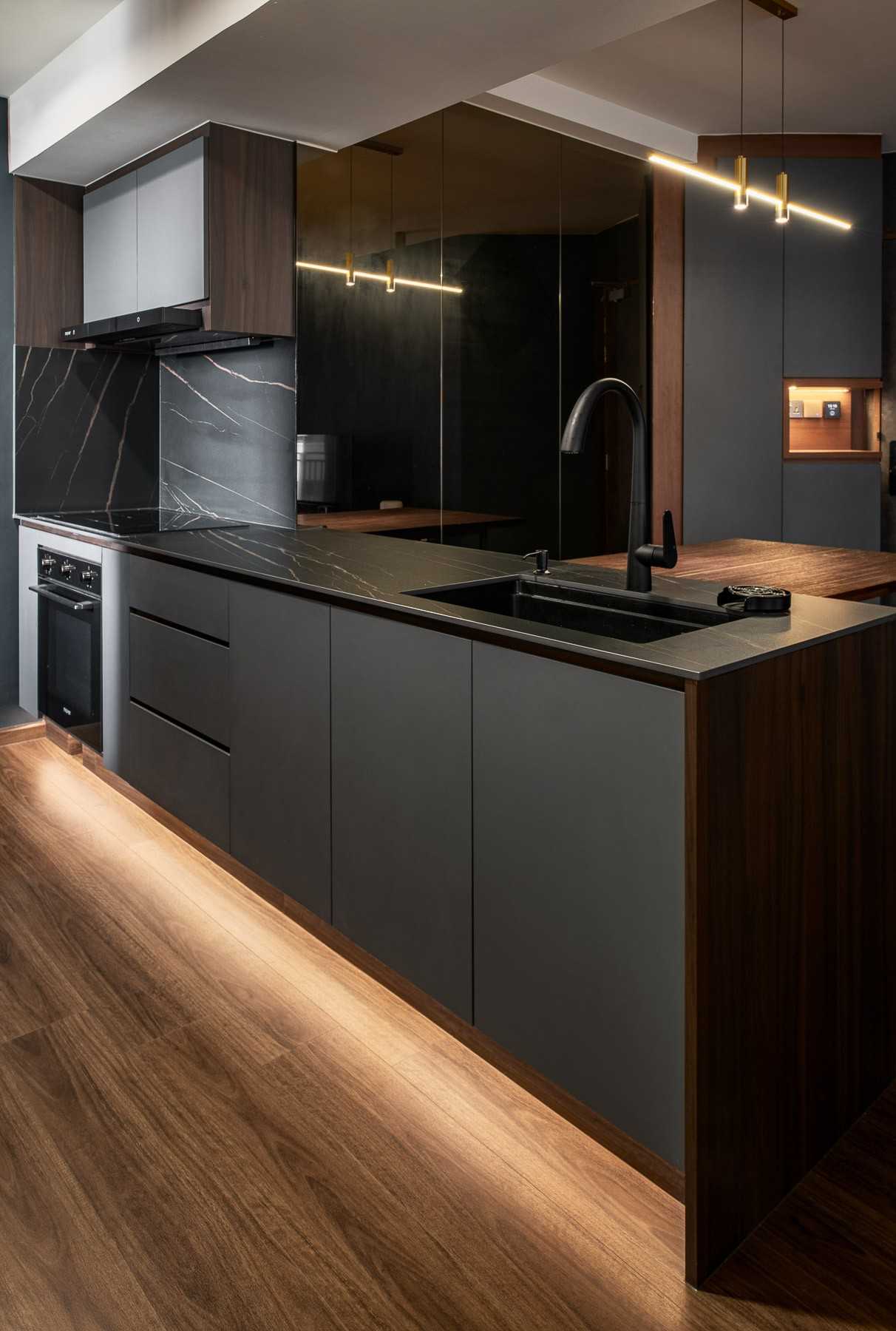 Contemporary Kitchen with Countertop and Homogeneous Tiles