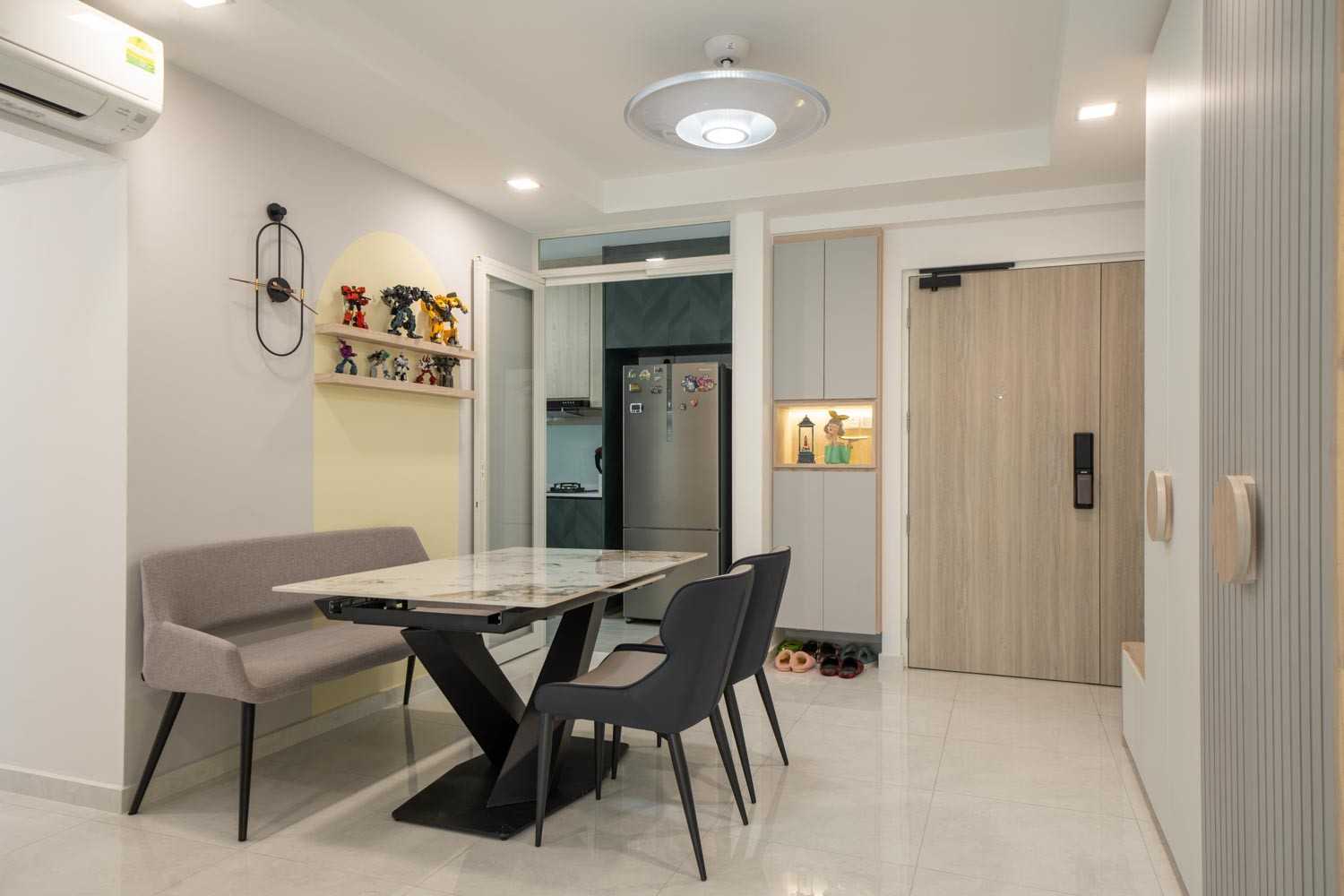 Modern Dining Room with Dining Table and Dining Chairs