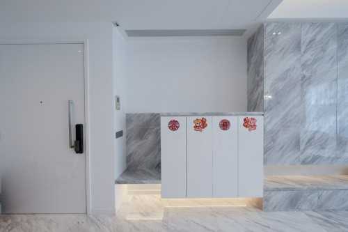 Modern Entryway at 7B Keppel Bay View