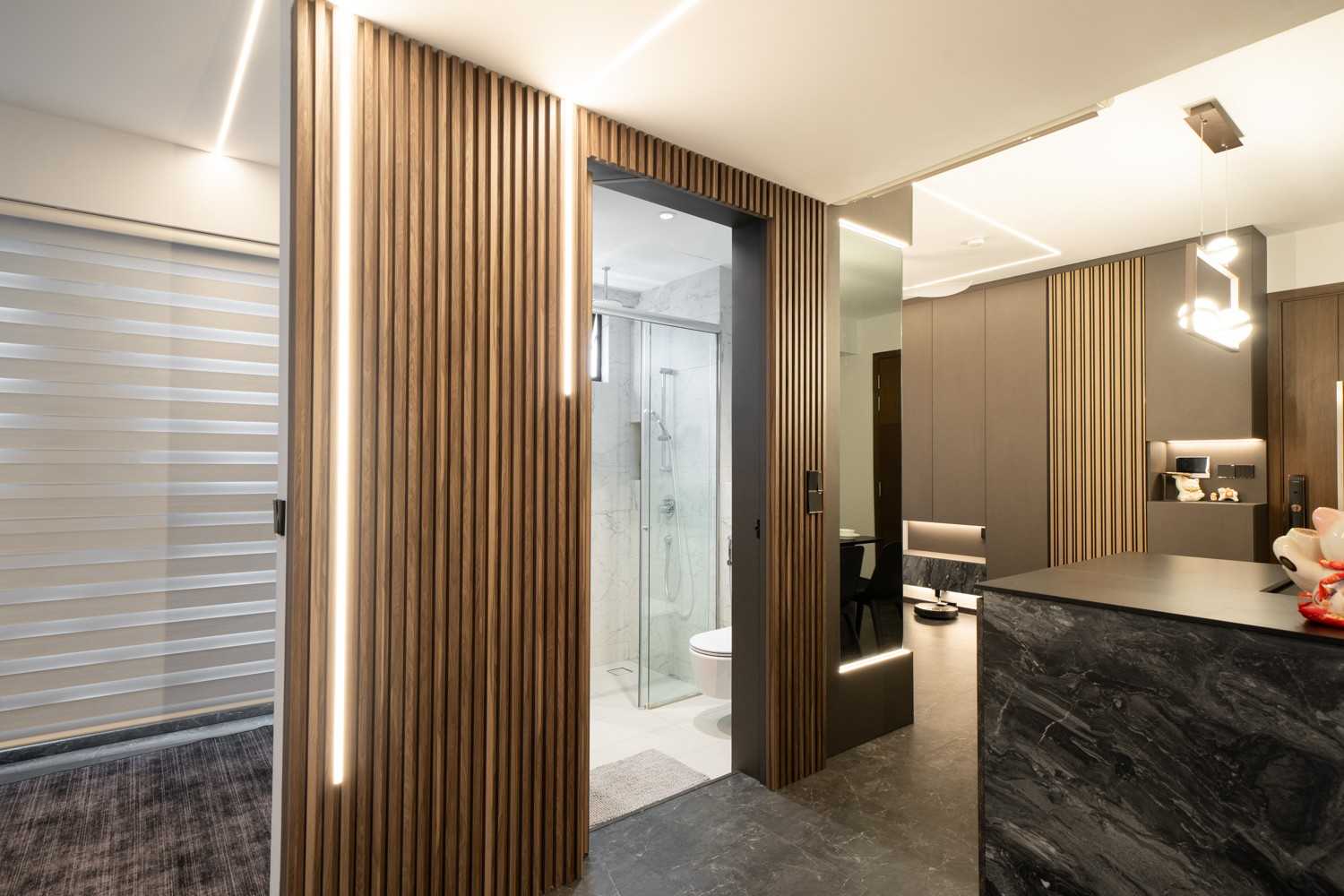 Modern Bathroom with Homogeneous Tiles and Mirror