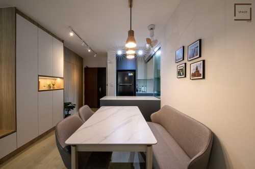 Modern Dining Room at Resale HDB @ Bukit Batok